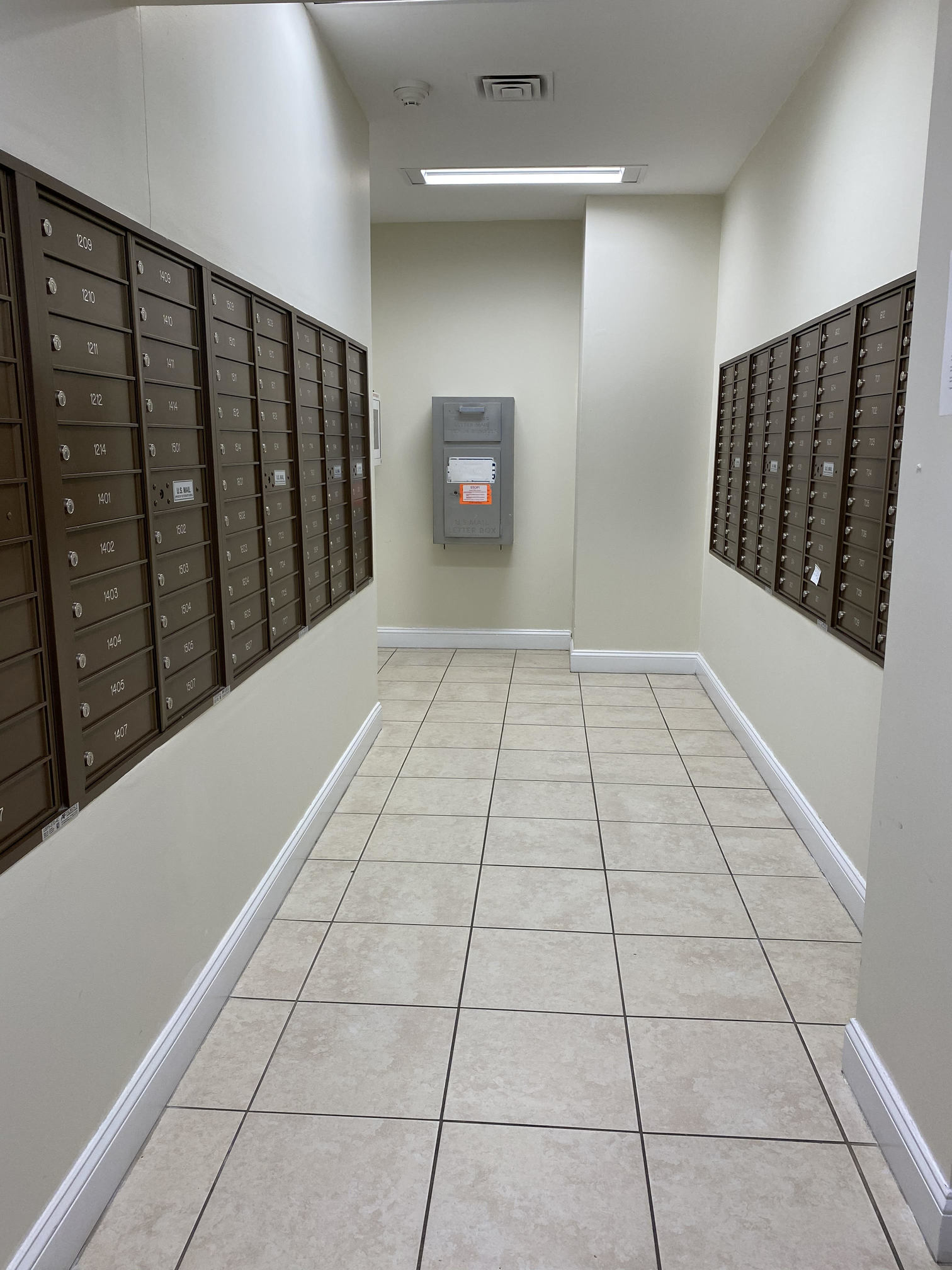 amenities - mailroom